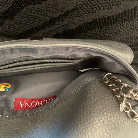 SUPER GREY FAUX LEATHER CROSSBODY WITH LOTS OF COMPARTMENTS. - Picture 11 of 11